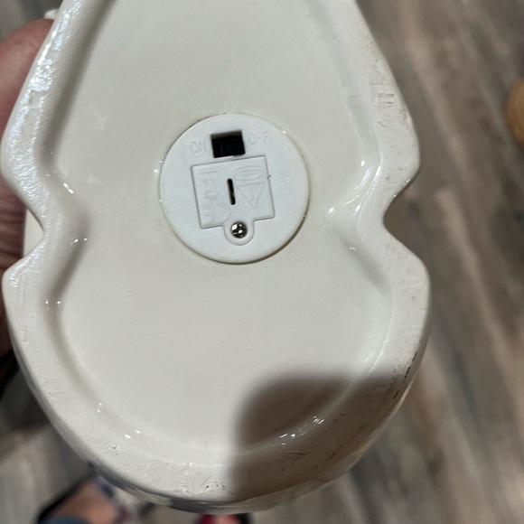 6/$25 White Ceramic Skull Decor - Picture 11 of 12